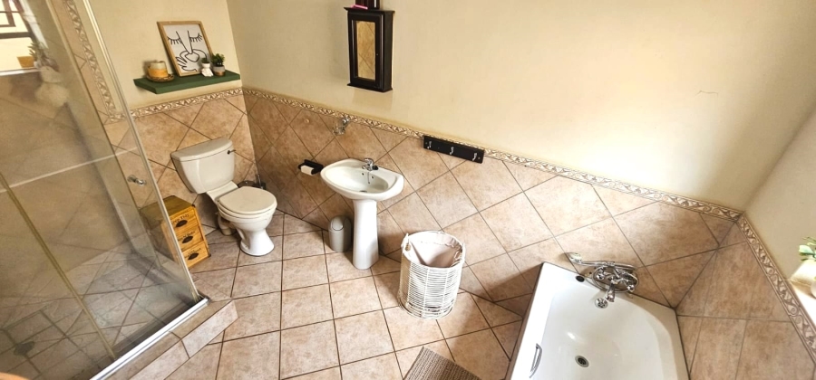 3 Bedroom Property for Sale in Safari Gardens North West